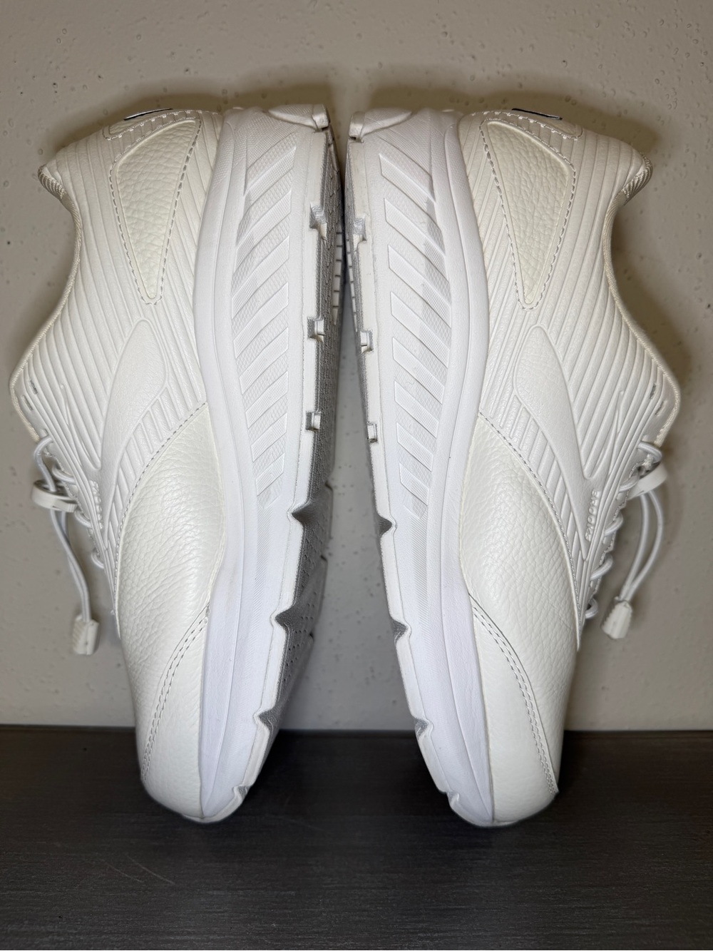 Brooks Addiction Walker 2 Women's 10.5 D Off White Leather Sneaker Excellent Cd - Picture 9 of 12